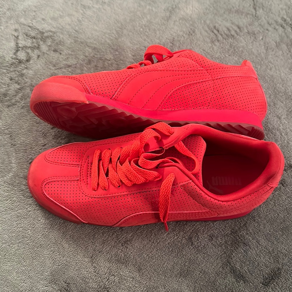 Puma sneakers size 5.5 - Picture 5 of 13